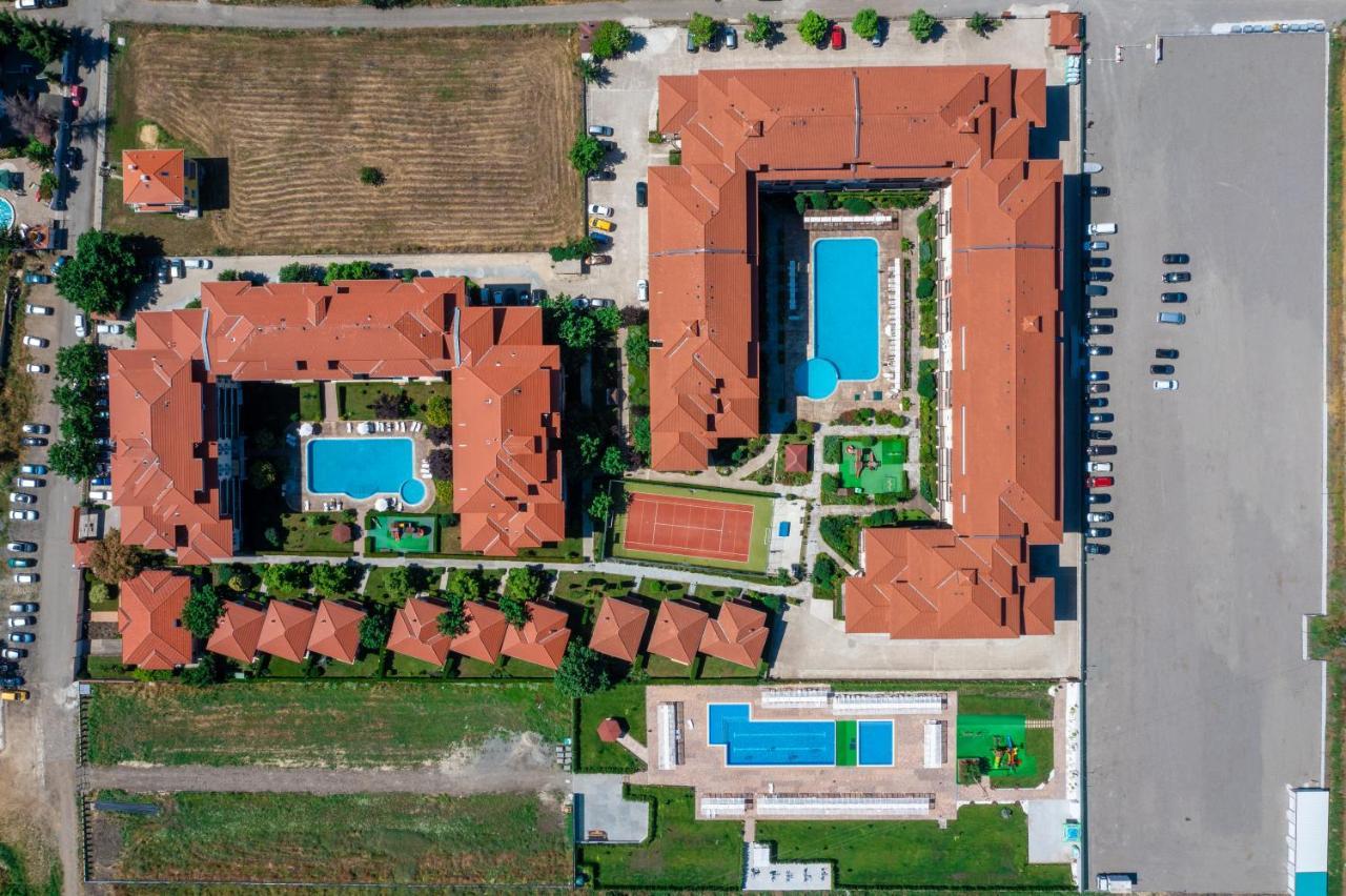 Apartcomplex Chateau Aheloy Exterior photo