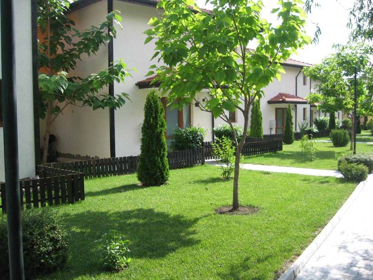 Apartcomplex Chateau Aheloy Exterior photo