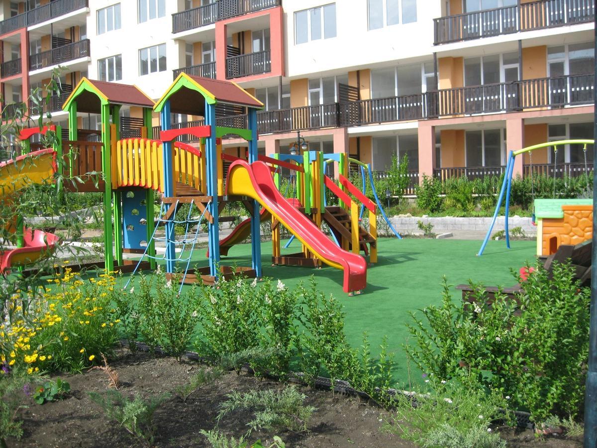 Apartcomplex Chateau Aheloy Exterior photo
