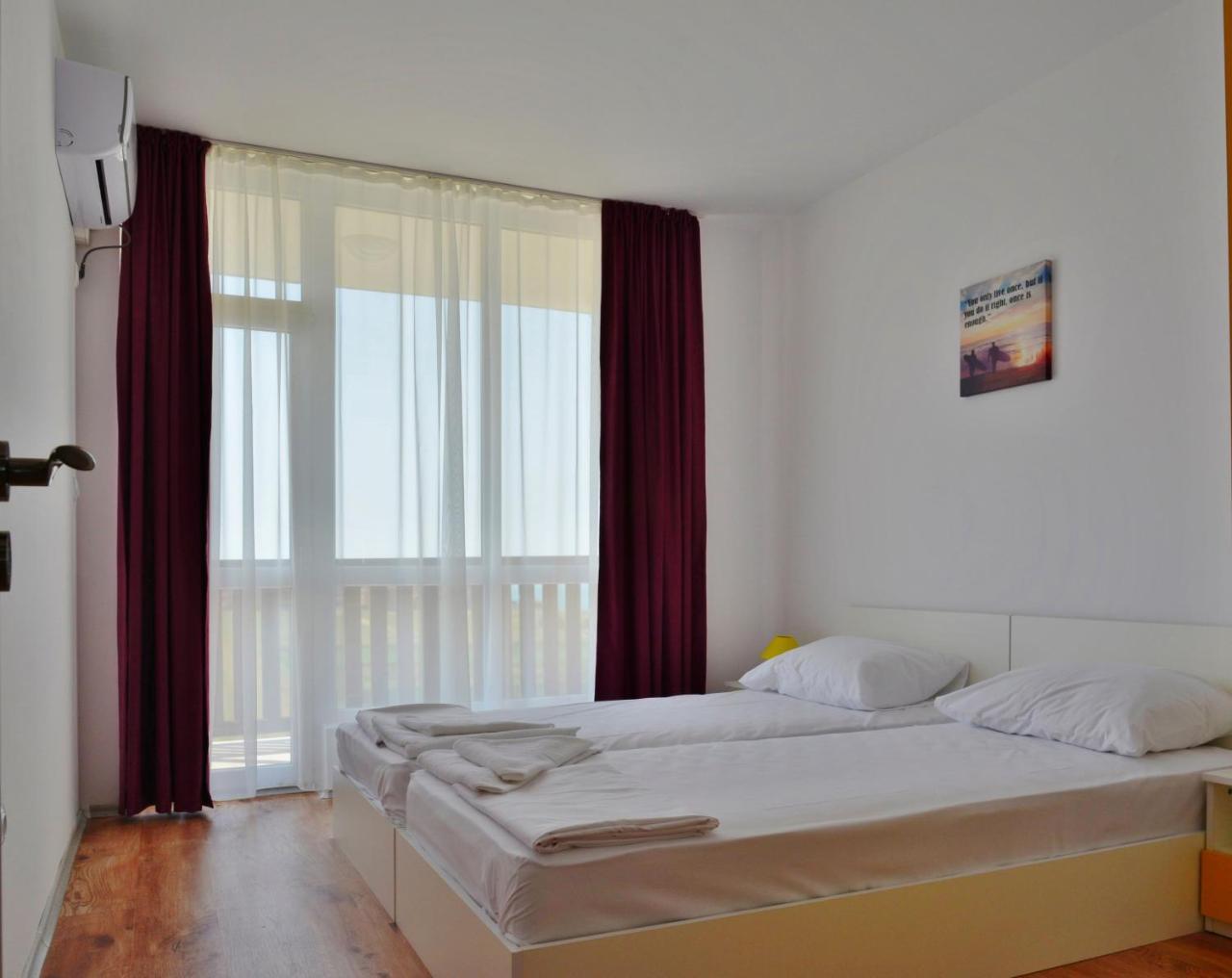 Apartcomplex Chateau Aheloy Exterior photo