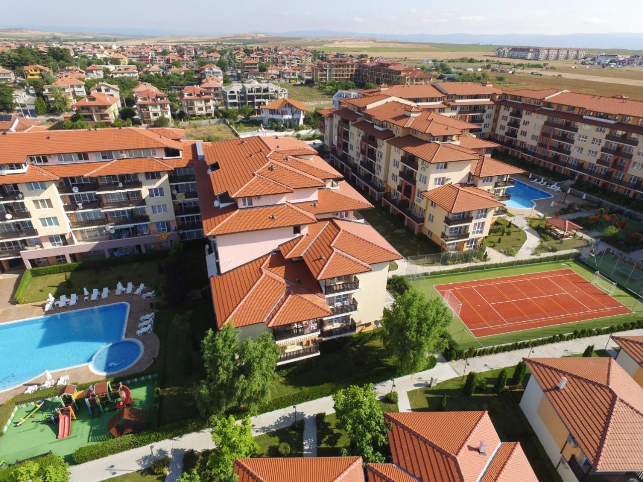 Apartcomplex Chateau Aheloy Exterior photo